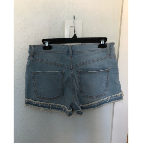 Vintage Light Wash Mid-rise Shorts - Picture 2 of 2